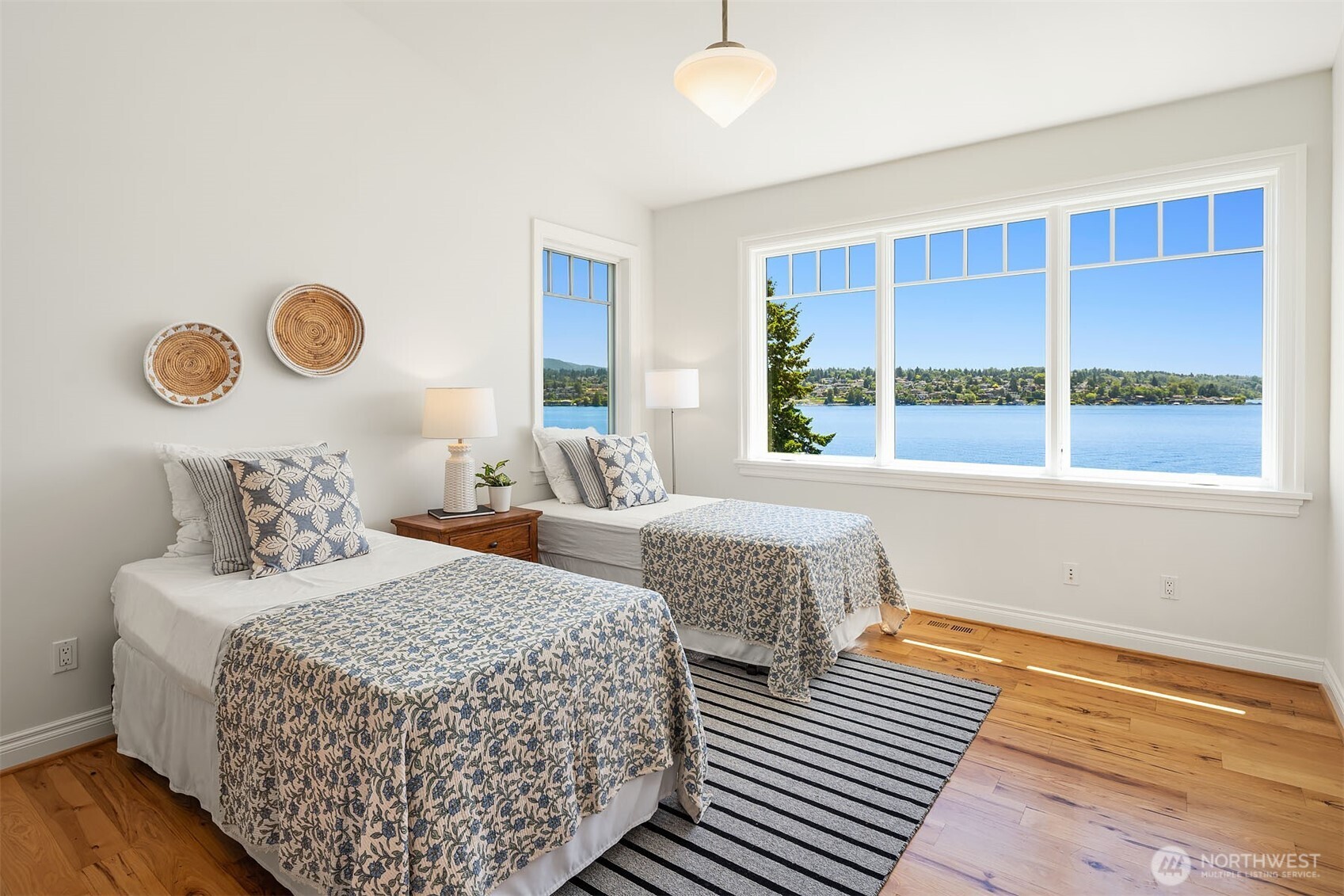 8260 Avalon Drive Mercer Island WA 98040