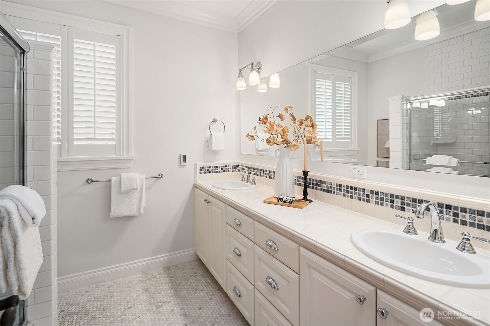 8260 Avalon Drive Mercer Island WA 98040
