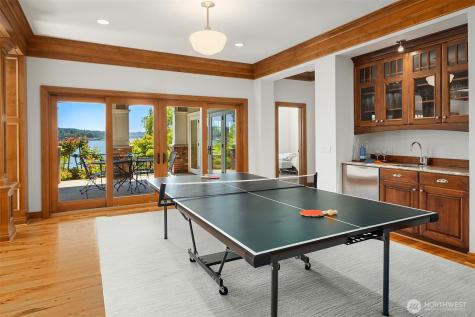 8260 Avalon Drive Mercer Island WA 98040