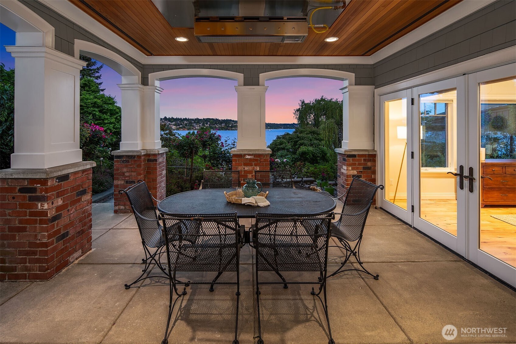 8260 Avalon Drive Mercer Island WA 98040