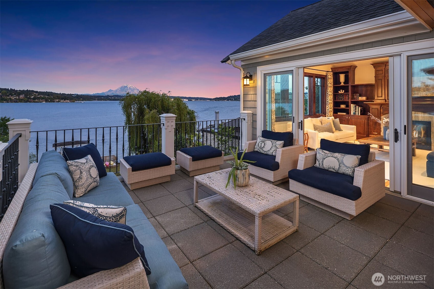 8260 Avalon Drive Mercer Island WA 98040
