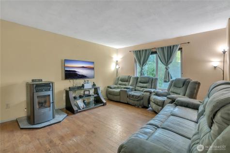 18610 5th Avenue NE Suquamish WA 98392