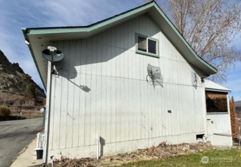 193 Golden Road Oroville WA 98844