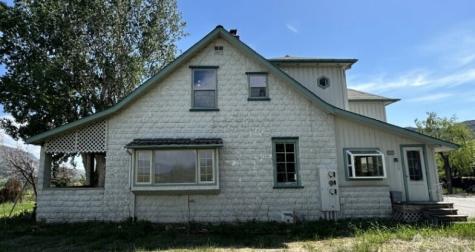 193 Golden Road Oroville WA 98844