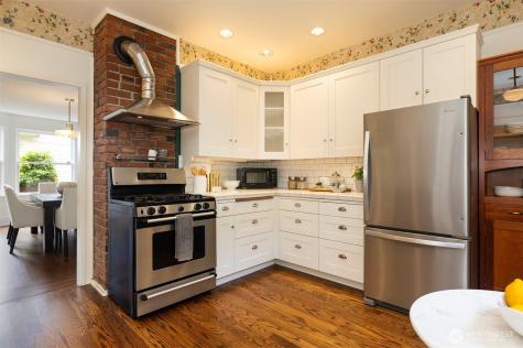 806 15th Avenue E Seattle WA 98112