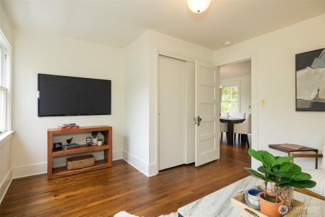 806 15th Avenue E Seattle WA 98112