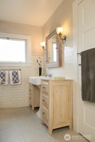 806 15th Avenue E Seattle WA 98112