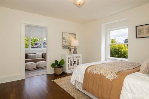 806 15th Avenue E Seattle WA 98112