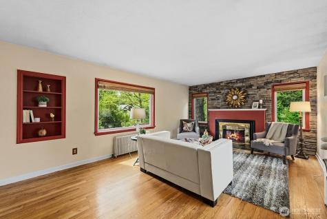 4423 NE 178th Street Lake Forest Park WA 98155