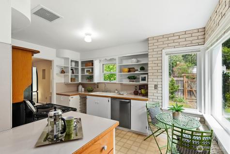 4423 NE 178th Street Lake Forest Park WA 98155