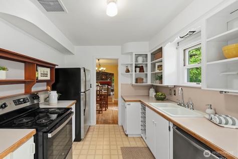 4423 NE 178th Street Lake Forest Park WA 98155