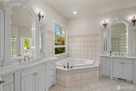4145 Peregrine Point Way SE Sammamish WA 98075
