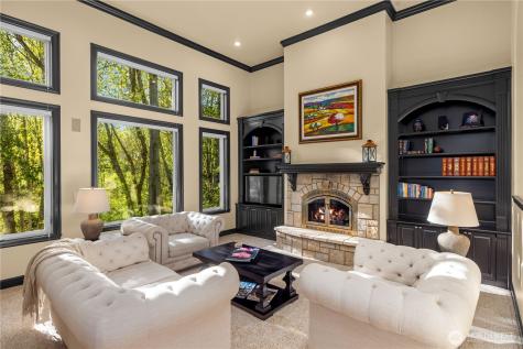 4145 Peregrine Point Way SE Sammamish WA 98075
