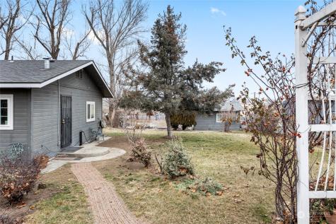 310 Crewport Road Granger WA 98932