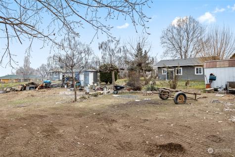 310 Crewport Road Granger WA 98932