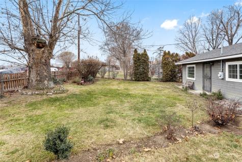 310 Crewport Road Granger WA 98932