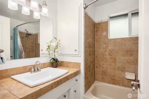 4646 S 166th Street Seatac WA 98188