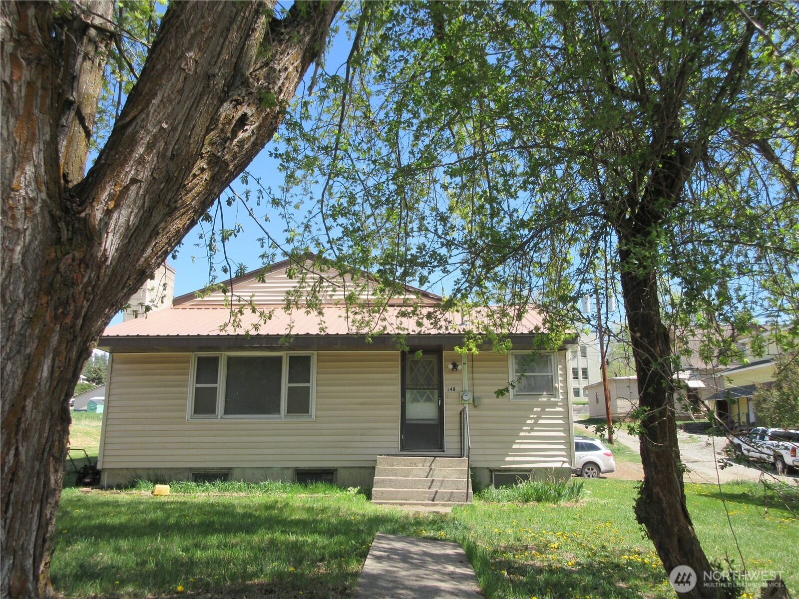 148 N Portland Street Republic WA 99166