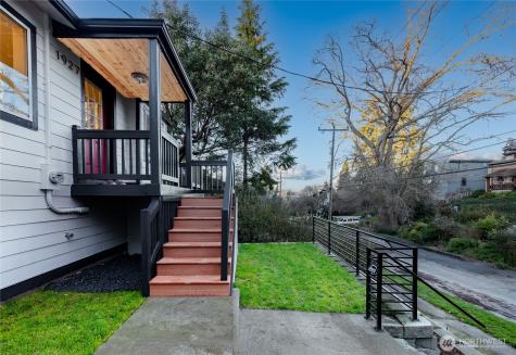 1927 42nd Avenue SW Seattle WA 98116