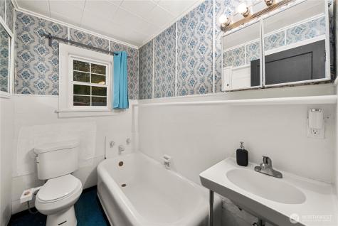 12027 10th Avenue S Seattle WA 98168