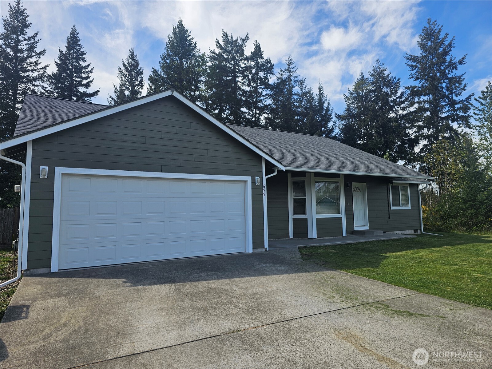 699 Myers Street SE Rainier WA 98576