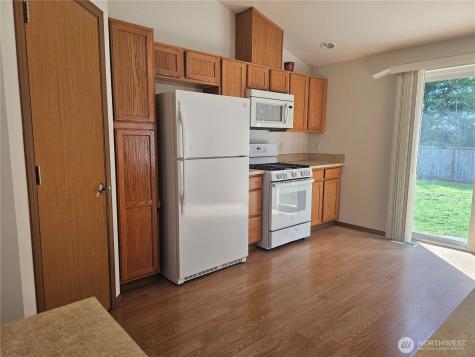 699 Myers Street SE Rainier WA 98576