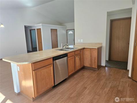 699 Myers Street SE Rainier WA 98576
