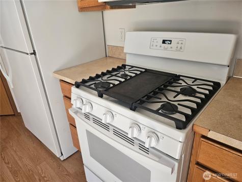 699 Myers Street SE Rainier WA 98576