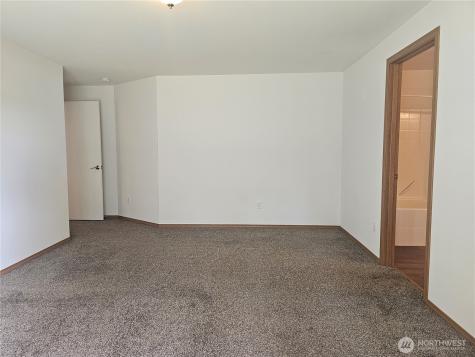 699 Myers Street SE Rainier WA 98576