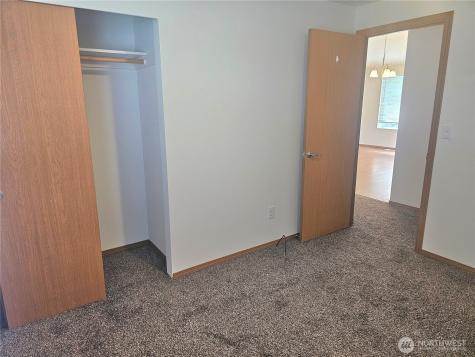 699 Myers Street SE Rainier WA 98576