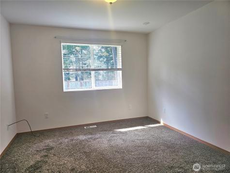 699 Myers Street SE Rainier WA 98576