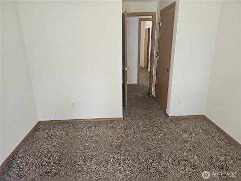 699 Myers Street SE Rainier WA 98576