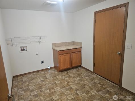 699 Myers Street SE Rainier WA 98576