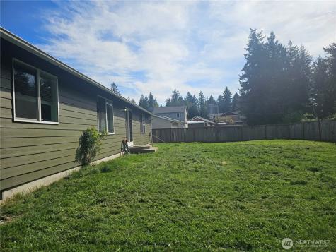 699 Myers Street SE Rainier WA 98576
