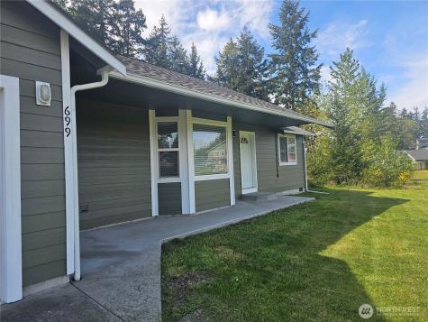 699 Myers Street SE Rainier WA 98576