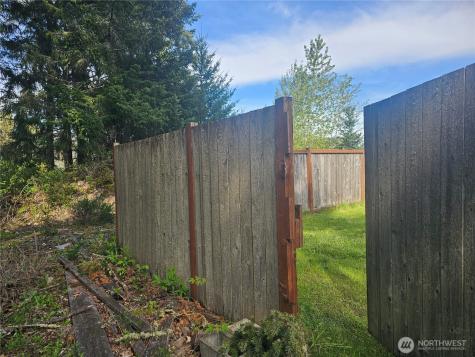 699 Myers Street SE Rainier WA 98576