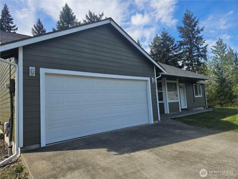699 Myers Street SE Rainier WA 98576