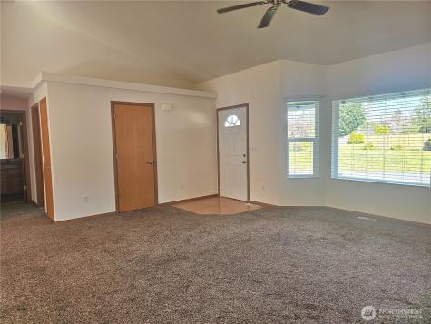 699 Myers Street SE Rainier WA 98576