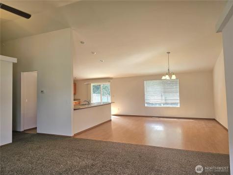 699 Myers Street SE Rainier WA 98576