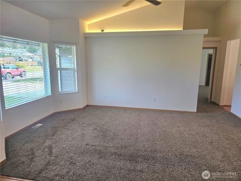699 Myers Street SE Rainier WA 98576