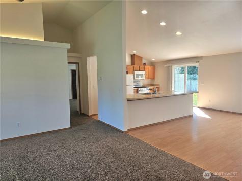 699 Myers Street SE Rainier WA 98576