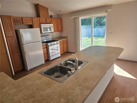 699 Myers Street SE Rainier WA 98576