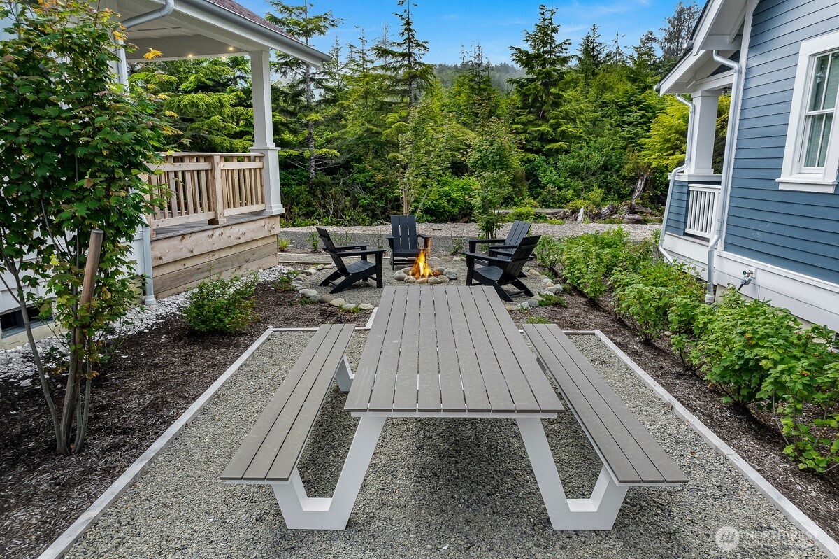 40 Cedar Run Loop Pacific Beach WA 98571