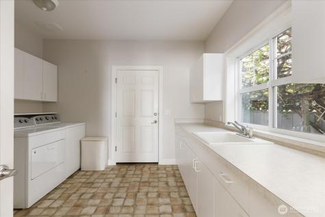 817 Shorecrest Drive Oak Harbor WA 98277