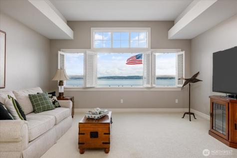 817 Shorecrest Drive Oak Harbor WA 98277