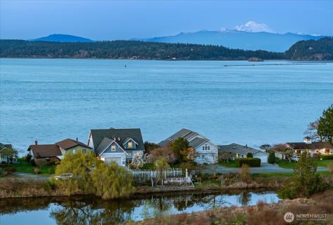 817 Shorecrest Drive Oak Harbor WA 98277