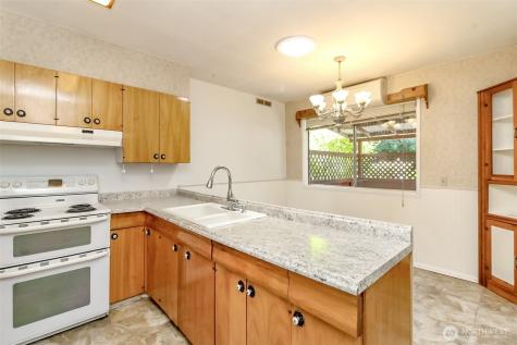 14523 Pioneer Way E Puyallup WA 98372