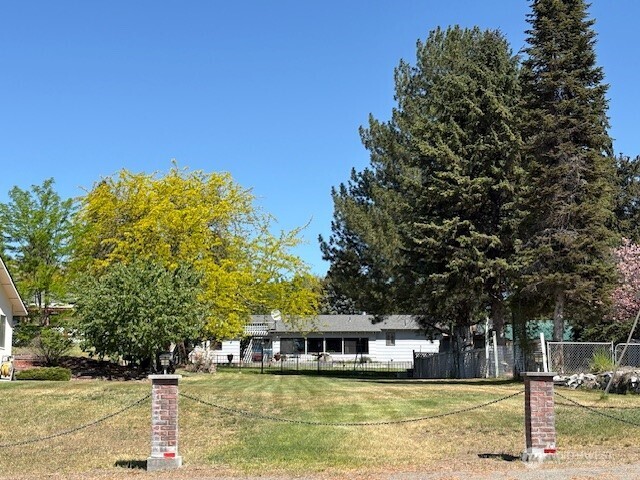 23 W Hale Avenue Omak WA 98841