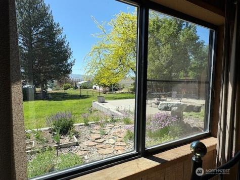 23 W Hale Avenue Omak WA 98841