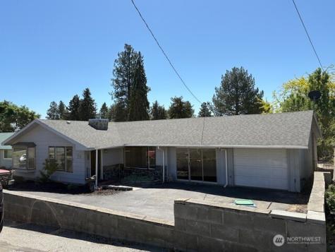 23 W Hale Avenue Omak WA 98841